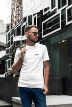 Lade das Bild in den Galerie-Viewer, Wherever Premium Organic T-Shirt Weiß
