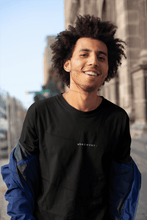 Lade das Bild in den Galerie-Viewer, Wherever Premium Organic T-Shirt Schwarz

